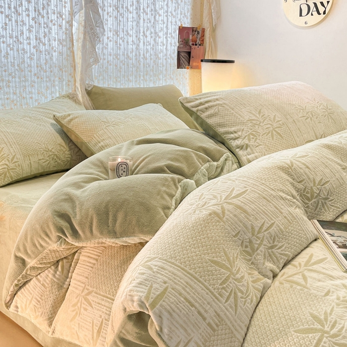 91家纺网 家纺一手货源 找家纺 小叮当家纺仓储工厂店 2025新款高克重230克雕花牛奶绒四件套 竹林涧-绿