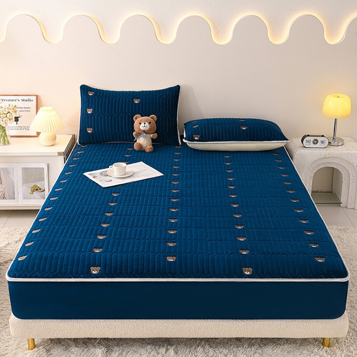 91家纺网 家纺一手货源 找家纺 （总）云木里 2025新款秋冬牛奶绒刺绣夹棉床笠