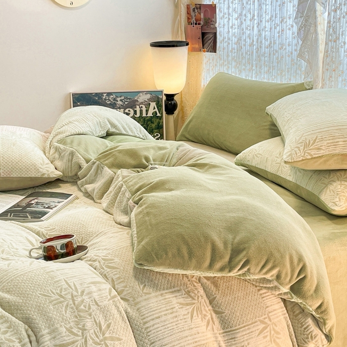 91家纺网 家纺一手货源 找家纺 小叮当家纺仓储工厂店 2025新款高克重230克雕花牛奶绒四件套 竹林涧-绿