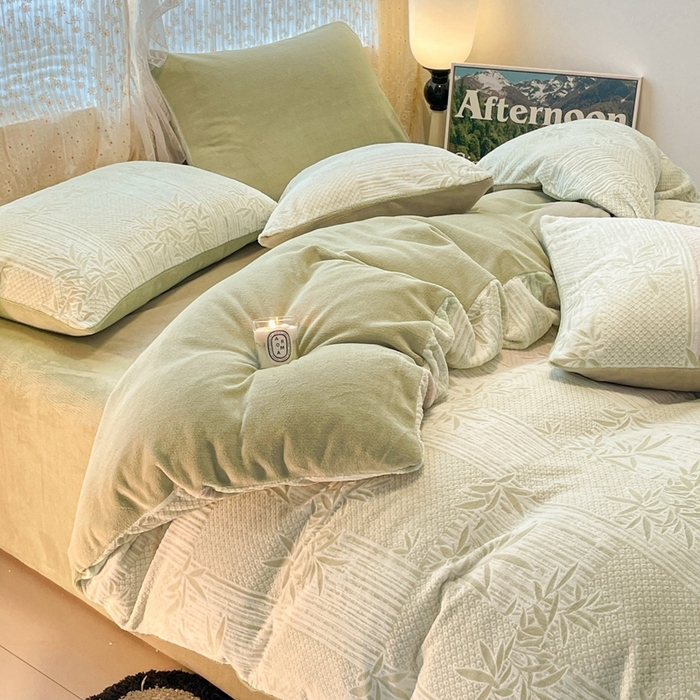 91家纺网 家纺一手货源 找家纺 小叮当家纺仓储工厂店 2025新款高克重230克雕花牛奶绒四件套 竹林涧-绿
