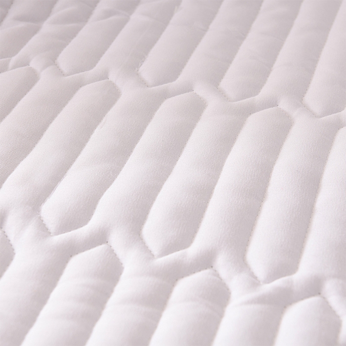 91家纺网 家纺一手货源 找家纺 云木里 2025新款秋冬牛奶绒刺绣夹棉床笠 三色熊-酒红