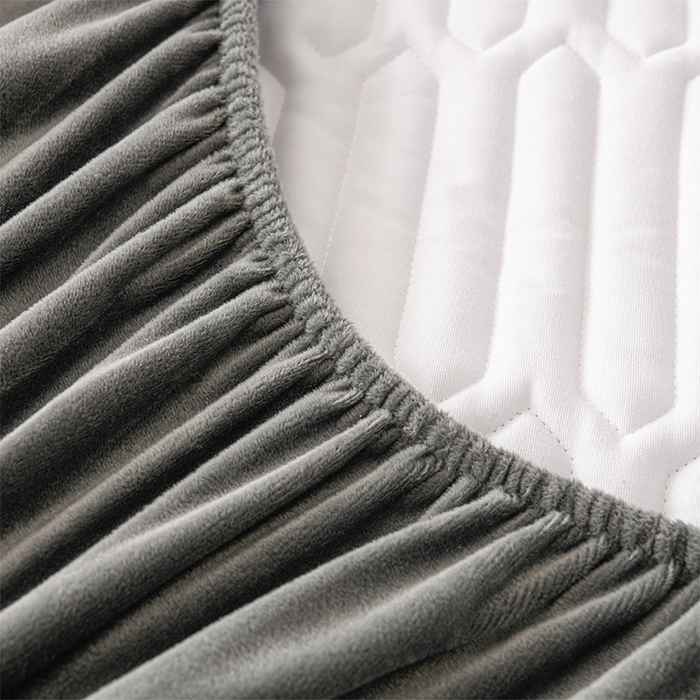 91家纺网 家纺一手货源 找家纺 云木里 2025新款秋冬牛奶绒刺绣夹棉床笠 三色熊-深灰