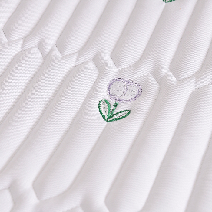 91家纺网 家纺一手货源 找家纺 云木里 2025新款秋冬牛奶绒刺绣夹棉床笠 郁金香-酒红