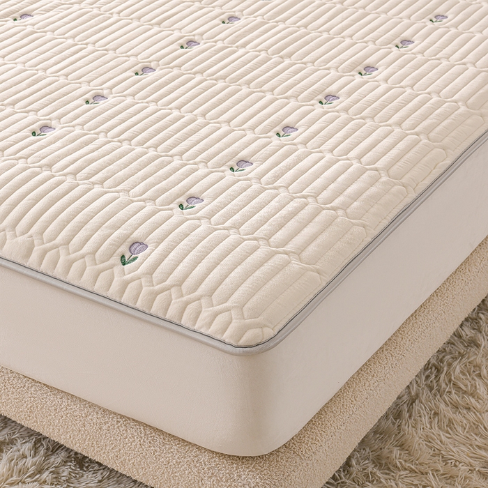 91家纺网 家纺一手货源 找家纺 云木里 2025新款秋冬牛奶绒刺绣夹棉床笠 郁金香-米白