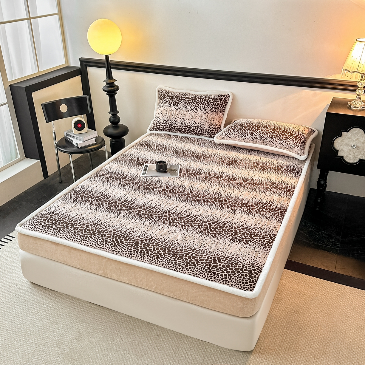 91家纺网 家纺一手货源 找家纺 （总）盛眠家纺 2025新款牛奶绒雕花兔毛包边床笠三件套