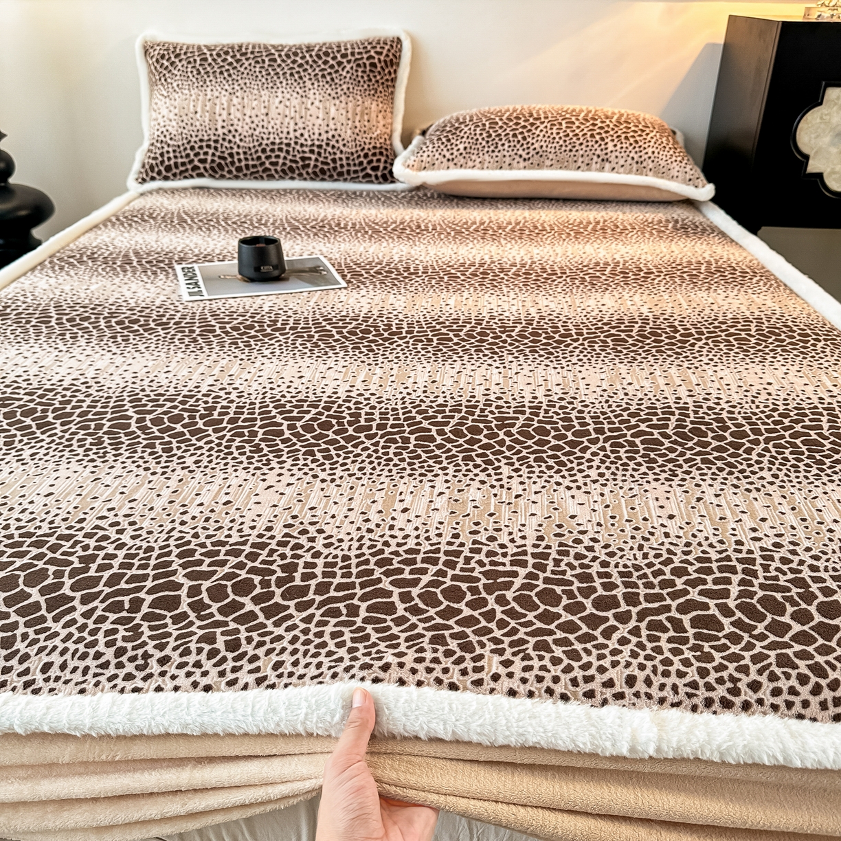 91家纺网 家纺一手货源 找家纺 （总）盛眠家纺 2025新款牛奶绒雕花兔毛包边床笠三件套