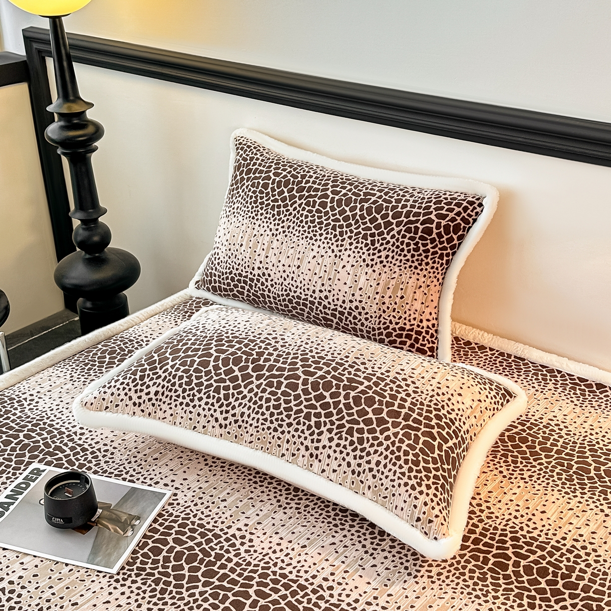 91家纺网 家纺一手货源 找家纺 （总）盛眠家纺 2025新款牛奶绒雕花兔毛包边床笠三件套