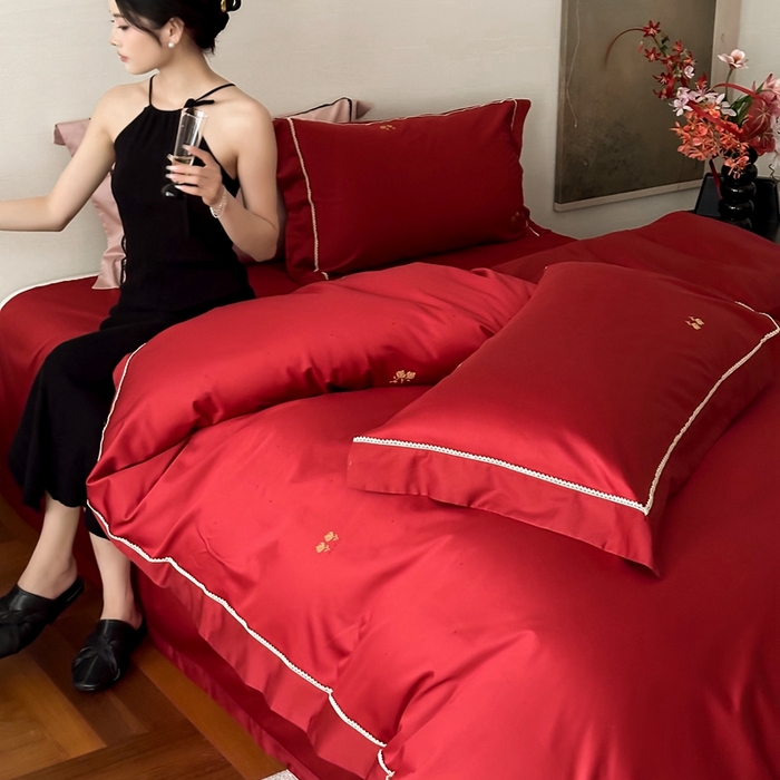 91家纺网 家纺一手货源 找家纺 优然居家纺 2025新款50s全棉纯棉色织蕾丝花边四件套-维也纳 维也纳红