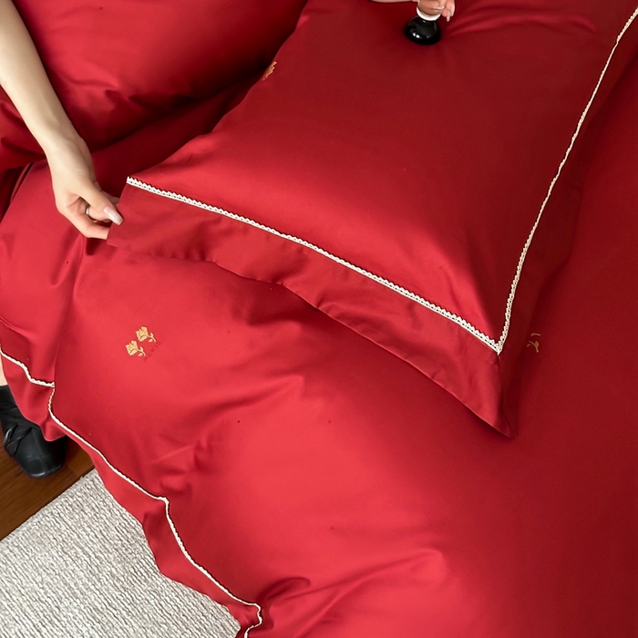 91家纺网 家纺一手货源 找家纺 优然居家纺 2025新款50s全棉纯棉色织蕾丝花边四件套-维也纳 维也纳红