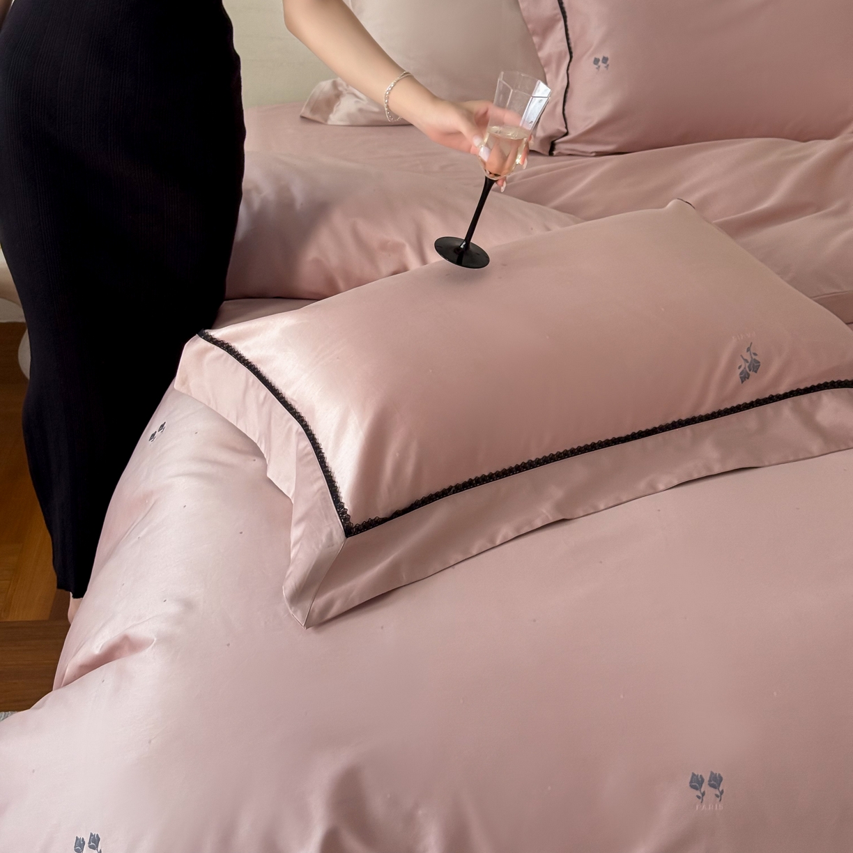 91家纺网 家纺一手货源 找家纺 （总）优然居家纺 2025新款50s全棉纯棉色织蕾丝花边四件套-维也纳