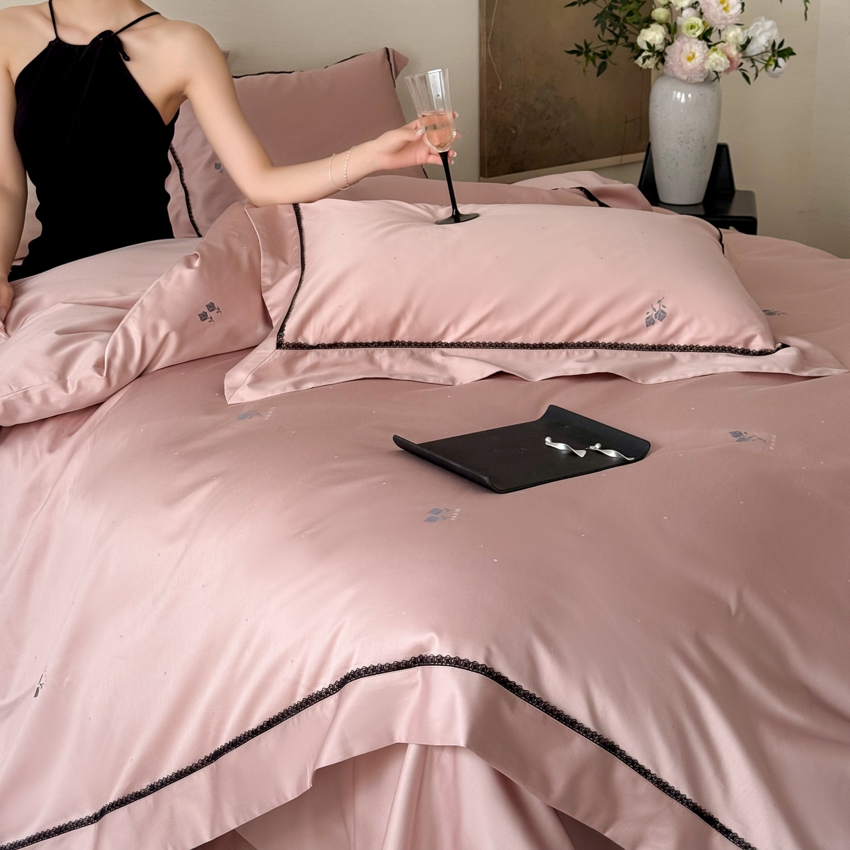 91家纺网 家纺一手货源 找家纺 （总）优然居家纺 2025新款50s全棉纯棉色织蕾丝花边四件套-维也纳