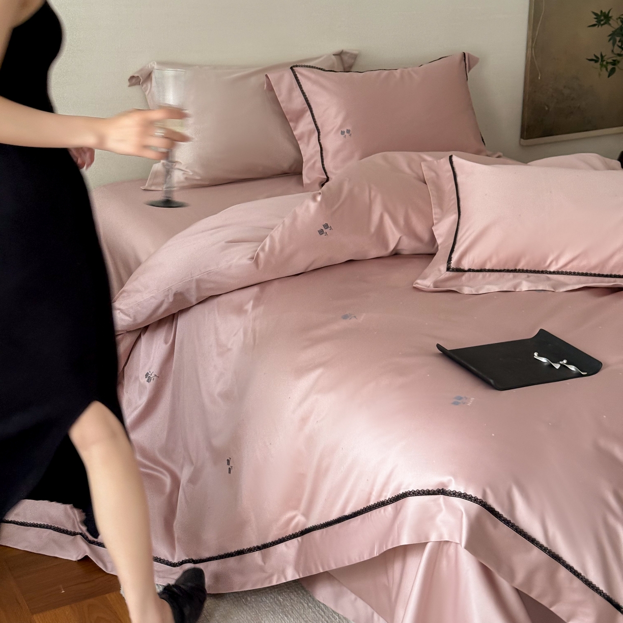 91家纺网 家纺一手货源 找家纺 优然居家纺 2025新款50s全棉纯棉色织蕾丝花边四件套-维也纳 维也纳粉