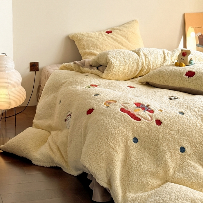 91家纺网 家纺一手货源 找家纺 （总）TT.one 塔塔家居 2025新款羊羔绒牛奶绒暖绵绵毛巾绣床单床裙床盖款四件套