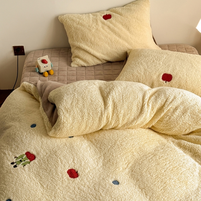 91家纺网 家纺一手货源 找家纺 （总）TT.one 塔塔家居 2025新款羊羔绒牛奶绒暖绵绵毛巾绣床单床裙床盖款四件套