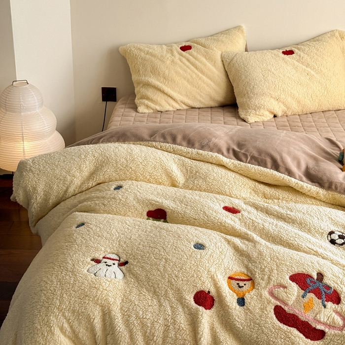 91家纺网 家纺一手货源 找家纺 （总）TT.one 塔塔家居 2025新款羊羔绒牛奶绒暖绵绵毛巾绣床单床裙床盖款四件套