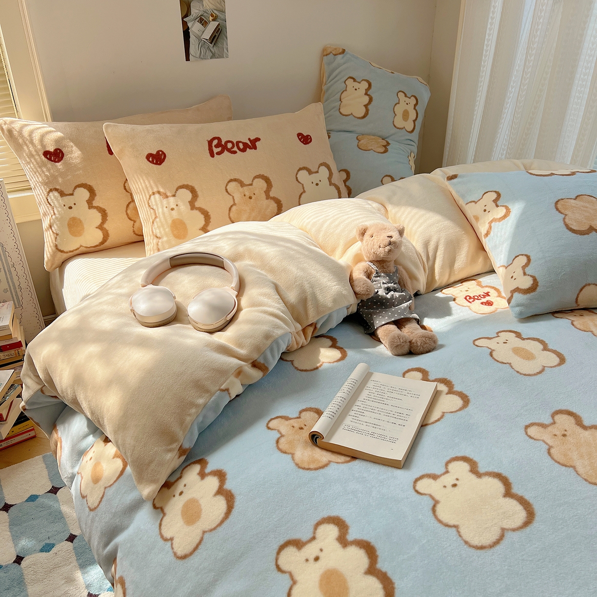 91家纺网 家纺一手货源 找家纺 （总）桃子家居 2025新款A类ins数码印花枕混搭小清新少女卡通猫咪加厚牛奶系列四件套