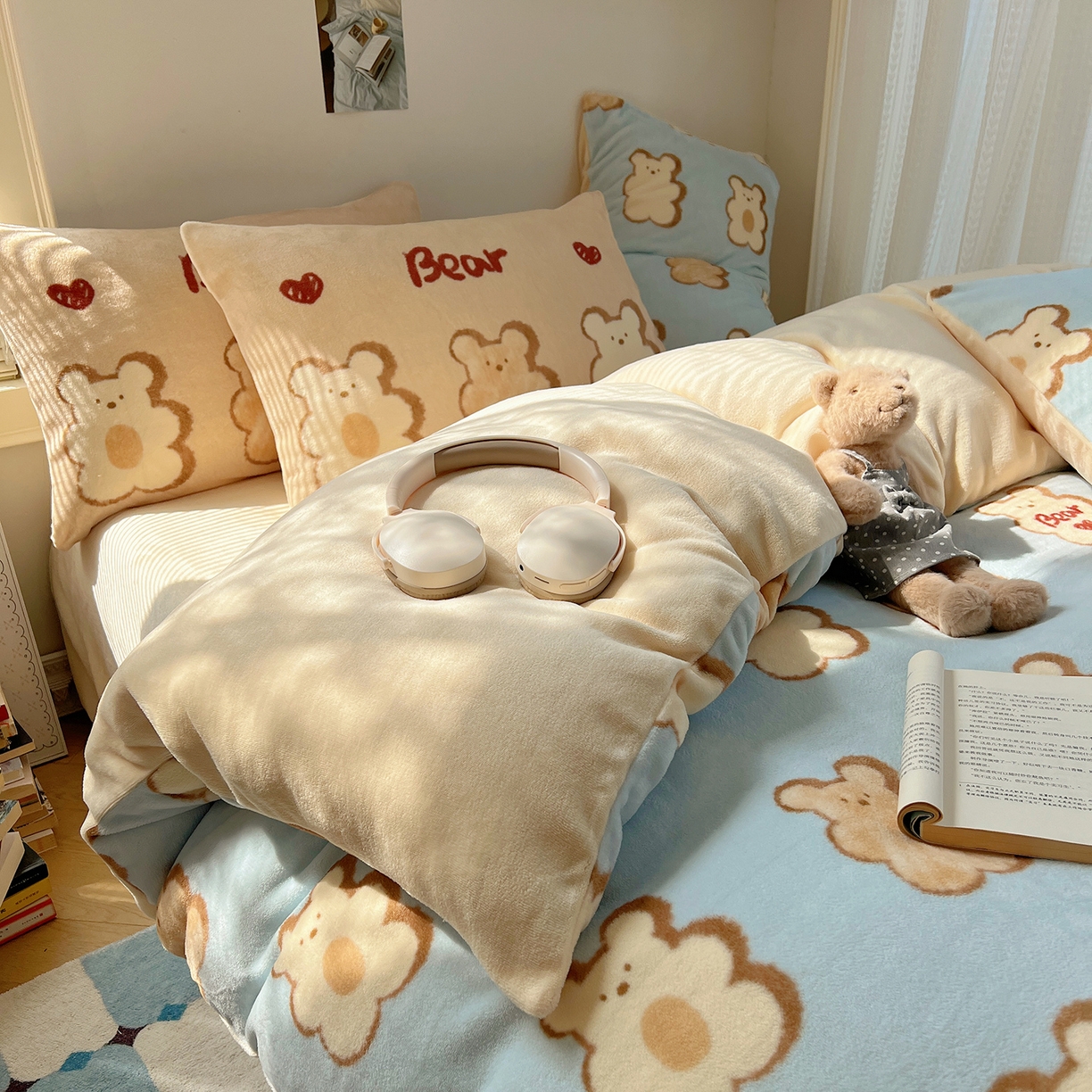 91家纺网 家纺一手货源 找家纺 （总）桃子家居 2025新款A类ins数码印花枕混搭小清新少女卡通猫咪加厚牛奶系列四件套