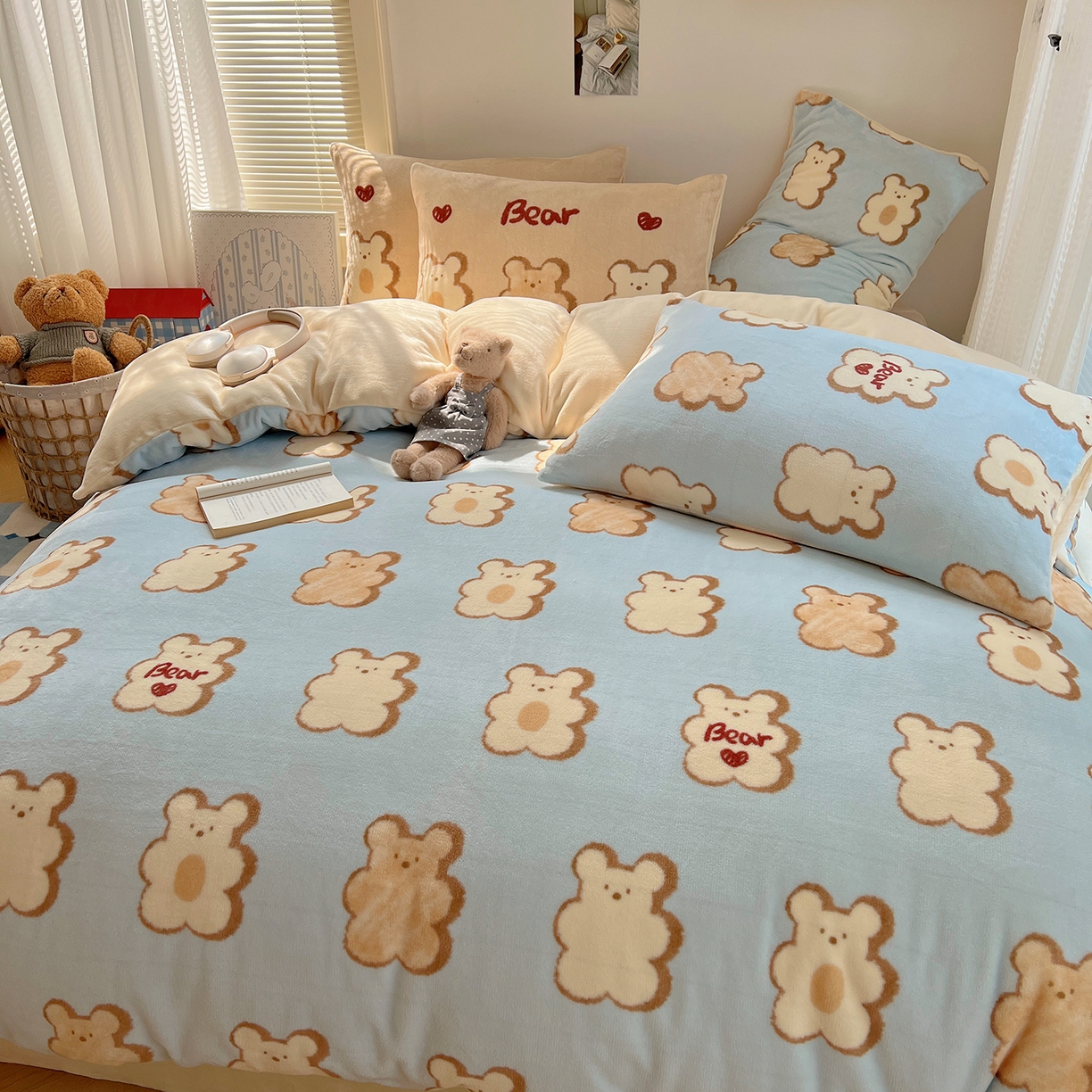 91家纺网 家纺一手货源 找家纺 （总）桃子家居 2025新款A类ins数码印花枕混搭小清新少女卡通猫咪加厚牛奶系列四件套