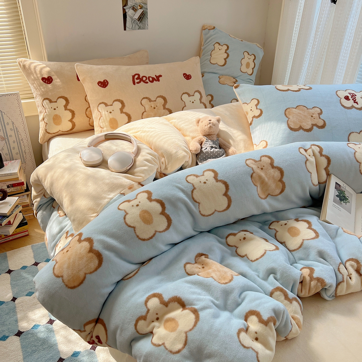 91家纺网 家纺一手货源 找家纺 （总）桃子家居 2025新款A类ins数码印花枕混搭小清新少女卡通猫咪加厚牛奶系列四件套