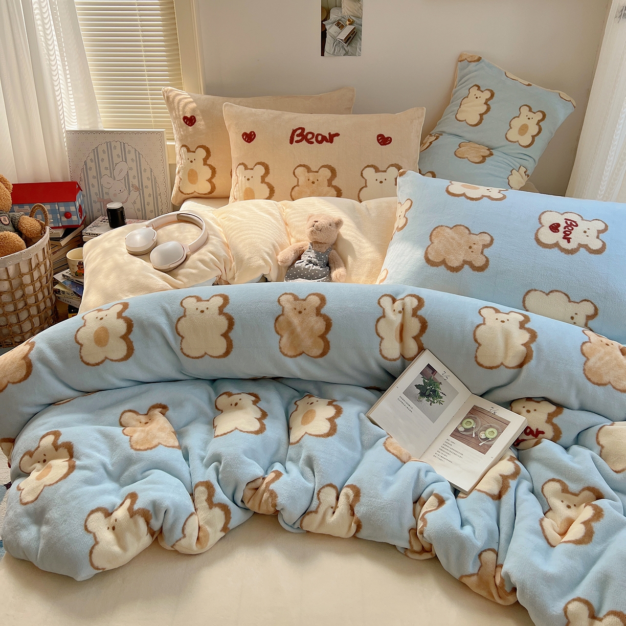 91家纺网 家纺一手货源 找家纺 （总）桃子家居 2025新款A类ins数码印花枕混搭小清新少女卡通猫咪加厚牛奶系列四件套