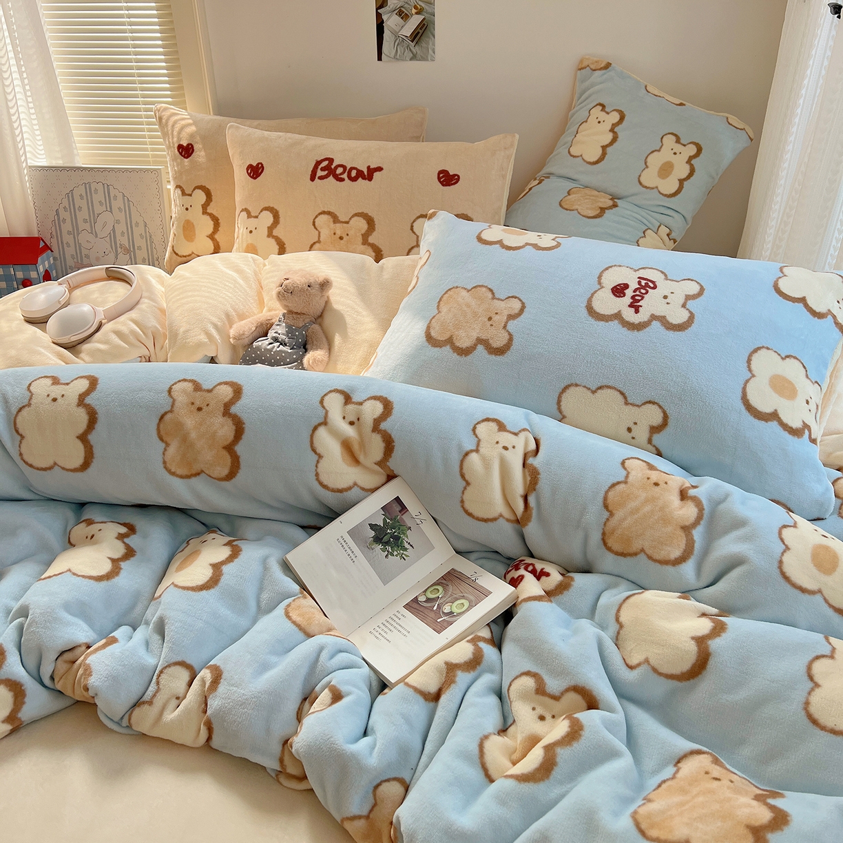 91家纺网 家纺一手货源 找家纺 （总）桃子家居 2025新款A类ins数码印花枕混搭小清新少女卡通猫咪加厚牛奶系列四件套