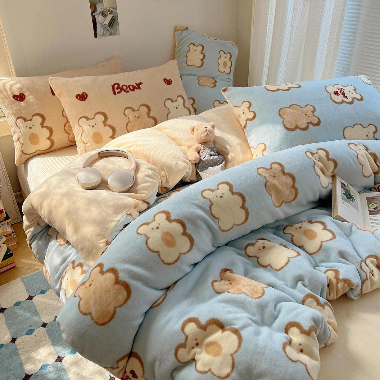 91家纺网 家纺一手货源 找家纺 （总）桃子家居 2025新款A类ins数码印花枕混搭小清新少女卡通猫咪加厚牛奶系列四件套