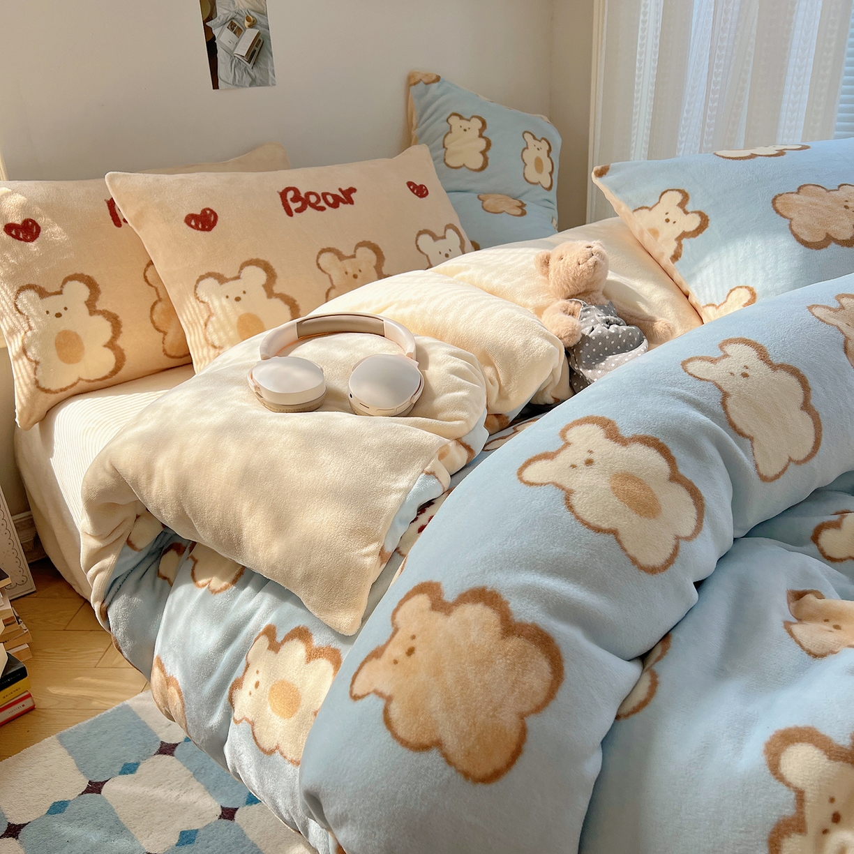 91家纺网 家纺一手货源 找家纺 （总）桃子家居 2025新款A类ins数码印花枕混搭小清新少女卡通猫咪加厚牛奶系列四件套