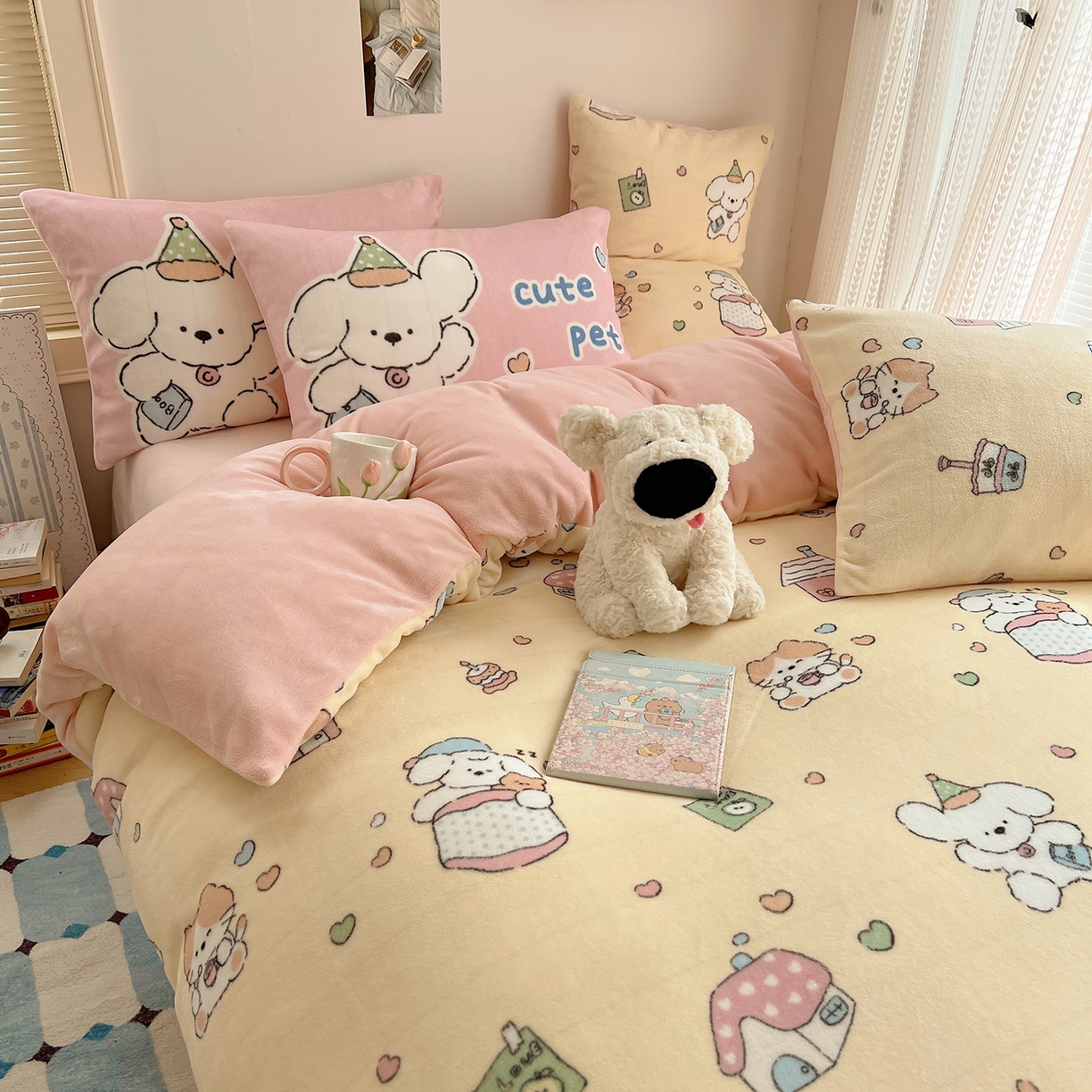 91家纺网 家纺一手货源 找家纺 桃子家居 2025新款A类ins数码印花枕混搭小清新少女卡通猫咪加厚牛奶系列四件套 绒-混搭奶黄日记