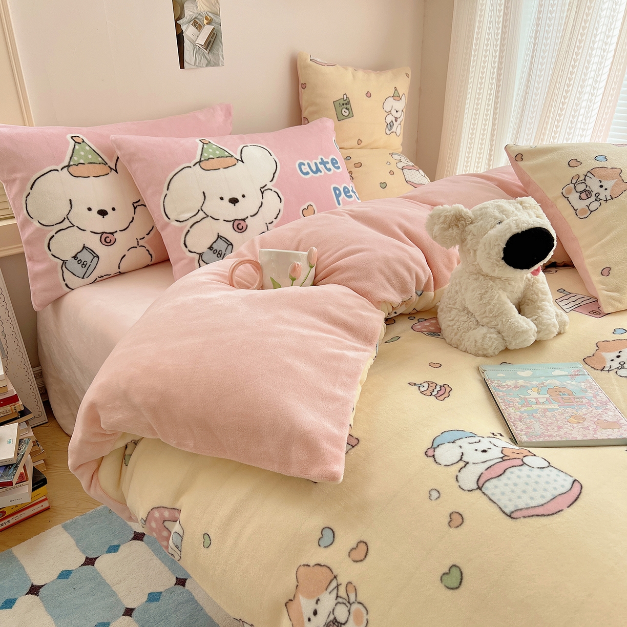 91家纺网 家纺一手货源 找家纺 桃子家居 2025新款A类ins数码印花枕混搭小清新少女卡通猫咪加厚牛奶系列四件套 绒-混搭奶黄日记