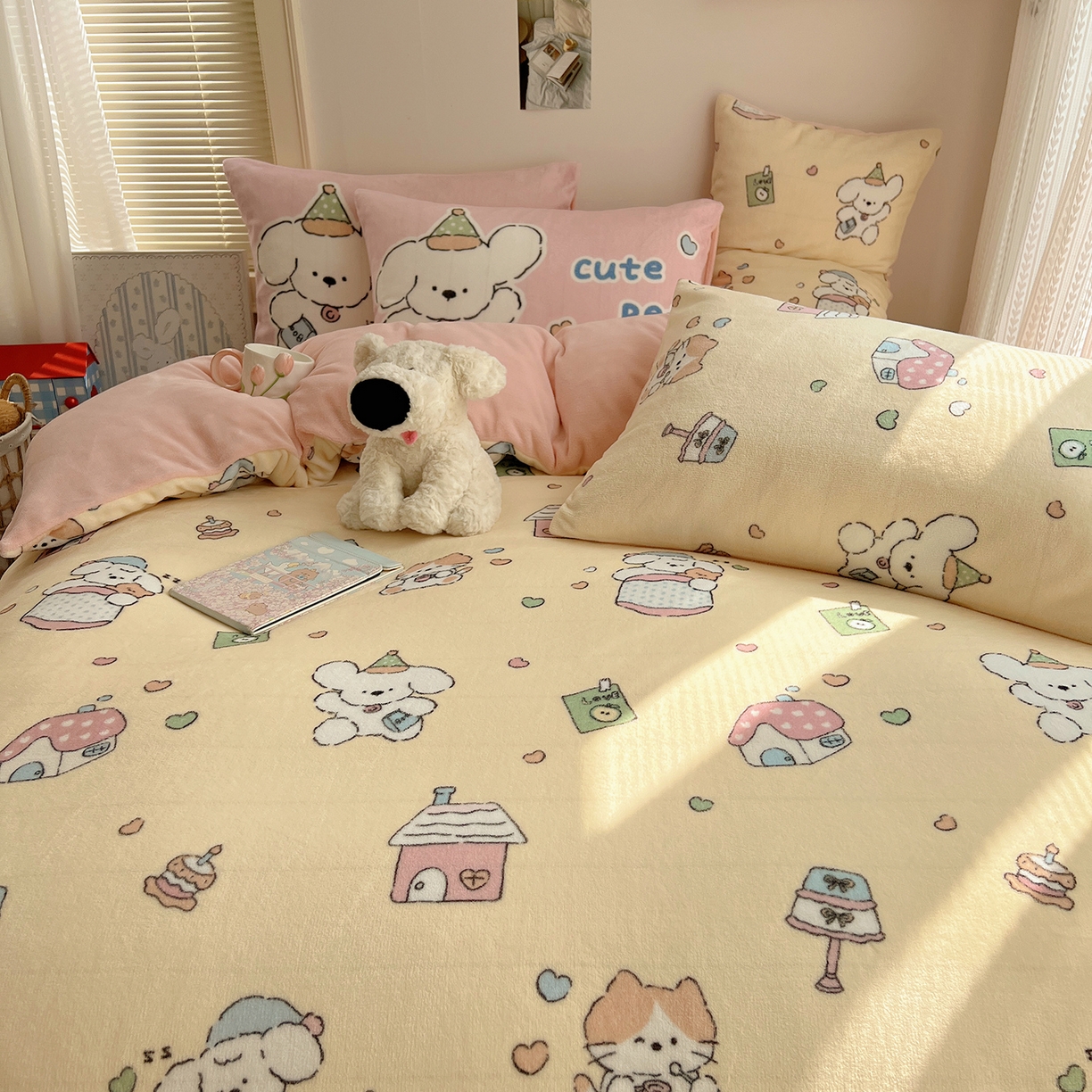 91家纺网 家纺一手货源 找家纺 桃子家居 2025新款A类ins数码印花枕混搭小清新少女卡通猫咪加厚牛奶系列四件套 绒-混搭奶黄日记