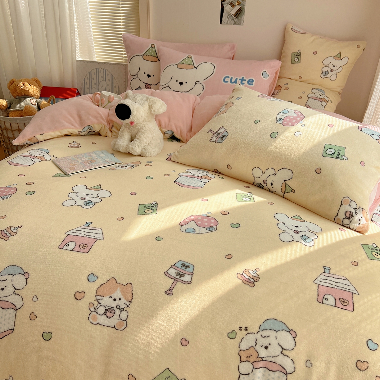 91家纺网 家纺一手货源 找家纺 桃子家居 2025新款A类ins数码印花枕混搭小清新少女卡通猫咪加厚牛奶系列四件套 绒-混搭奶黄日记