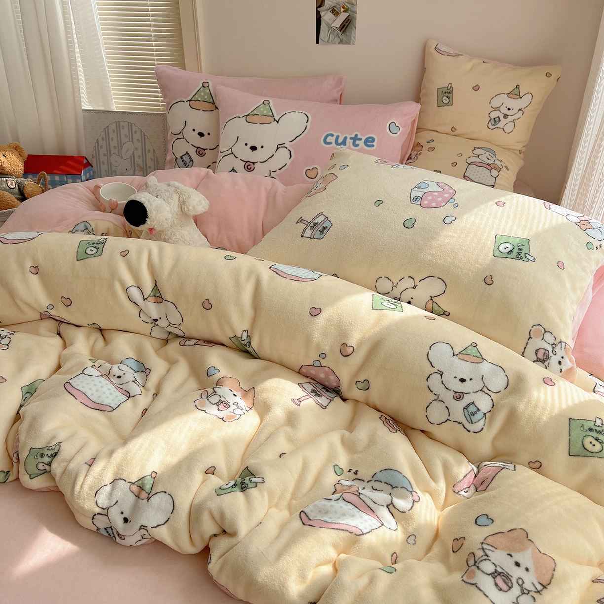 91家纺网 家纺一手货源 找家纺 桃子家居 2025新款A类ins数码印花枕混搭小清新少女卡通猫咪加厚牛奶系列四件套 绒-混搭奶黄日记