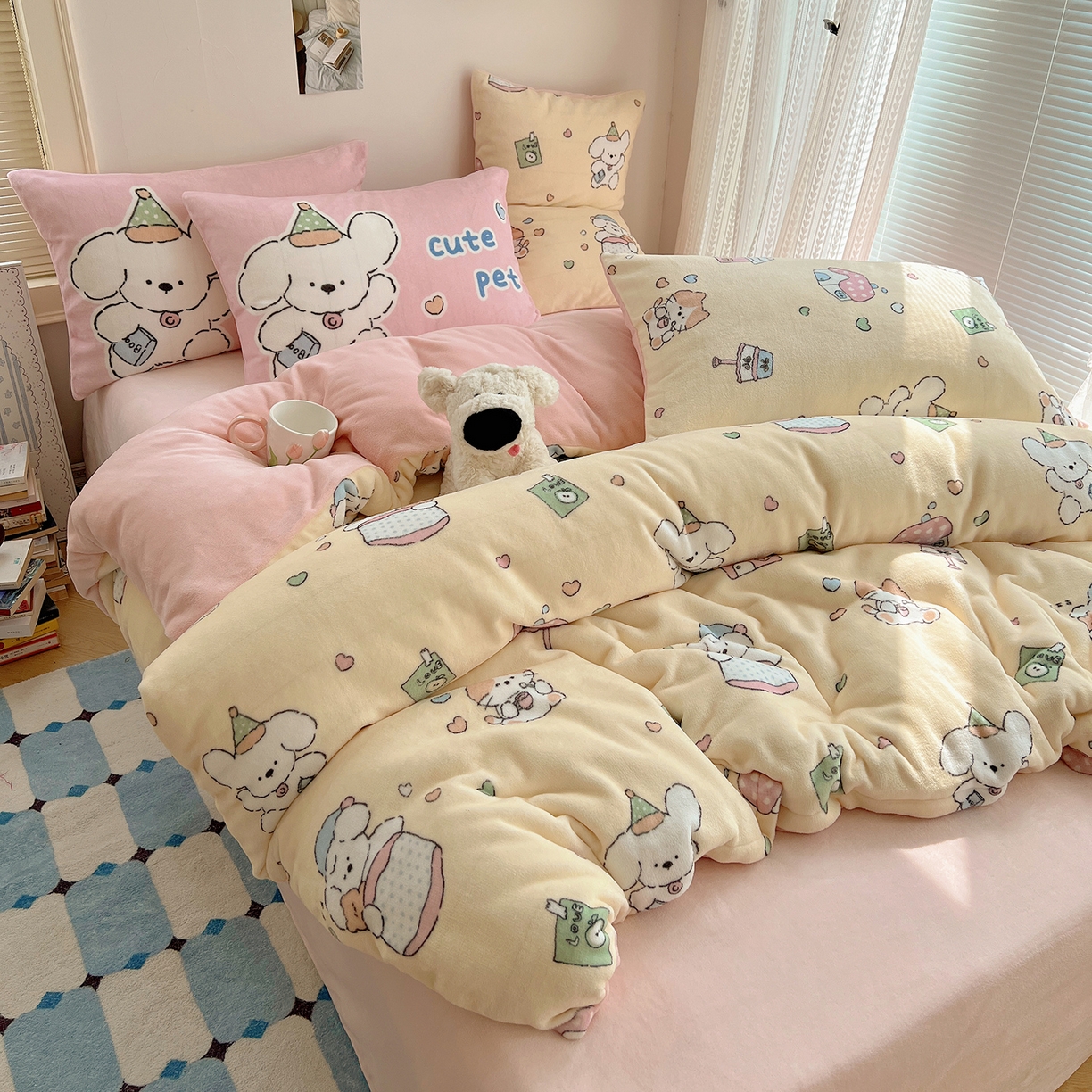 91家纺网 家纺一手货源 找家纺 桃子家居 2025新款A类ins数码印花枕混搭小清新少女卡通猫咪加厚牛奶系列四件套 绒-混搭奶黄日记