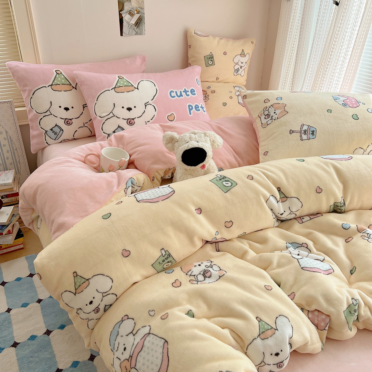 91家纺网 家纺一手货源 找家纺 桃子家居 2025新款A类ins数码印花枕混搭小清新少女卡通猫咪加厚牛奶系列四件套 绒-混搭奶黄日记