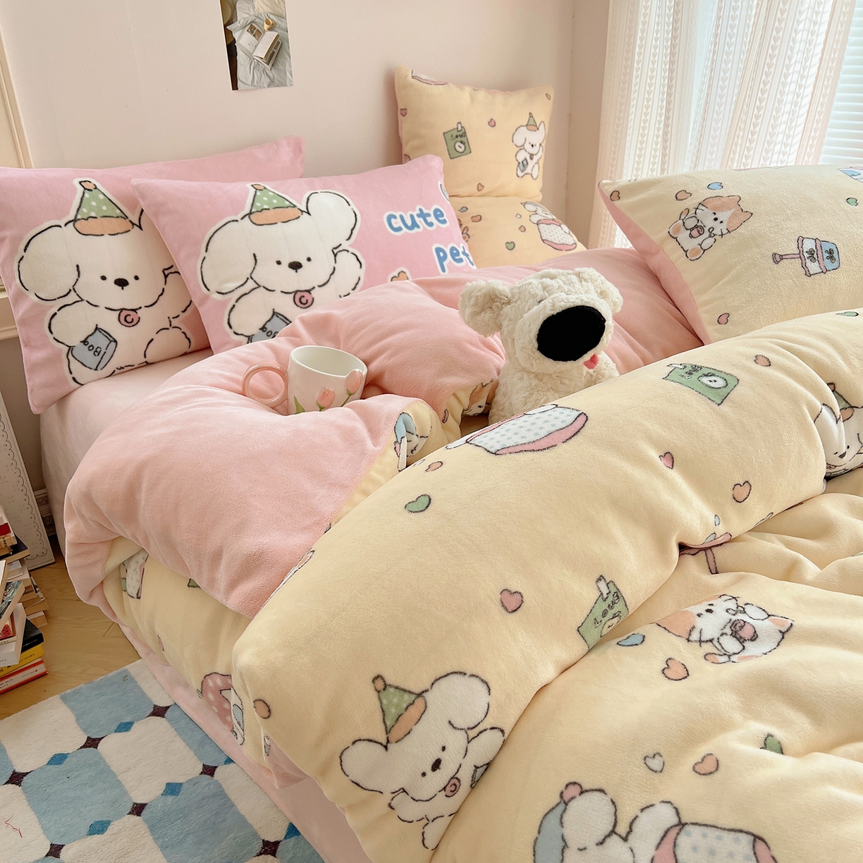91家纺网 家纺一手货源 找家纺 桃子家居 2025新款A类ins数码印花枕混搭小清新少女卡通猫咪加厚牛奶系列四件套 绒-混搭奶黄日记
