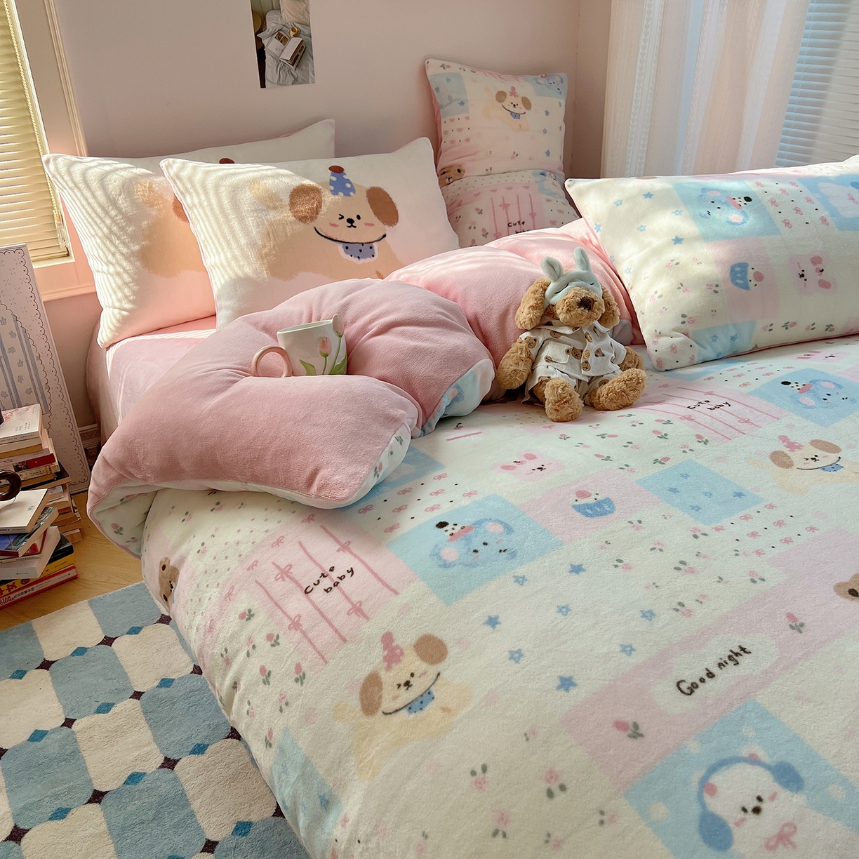 91家纺网 家纺一手货源 找家纺 桃子家居 2025新款A类ins数码印花枕混搭小清新少女卡通猫咪加厚牛奶系列四件套 绒-混搭甜心