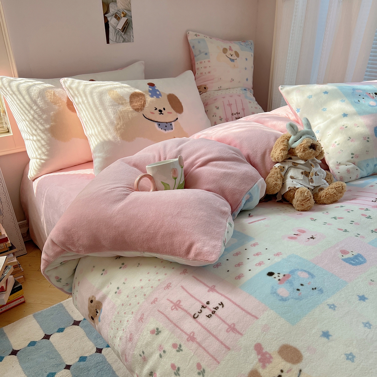 91家纺网 家纺一手货源 找家纺 桃子家居 2025新款A类ins数码印花枕混搭小清新少女卡通猫咪加厚牛奶系列四件套 绒-混搭甜心