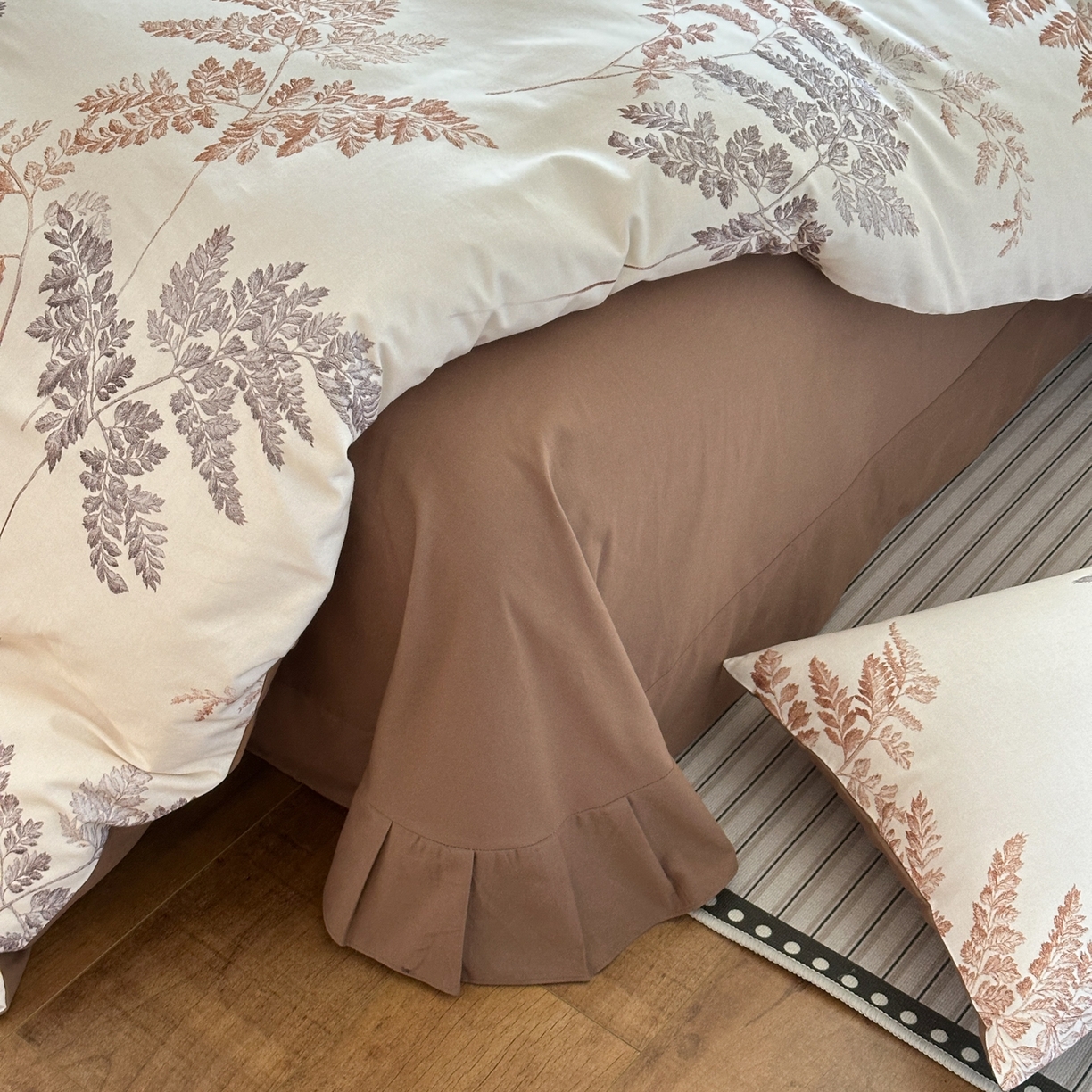 91家纺网 家纺一手货源 找家纺 小叮当家纺仓储工厂店 2025新款数码印花全棉纯棉磨毛四件套 草木绮梦