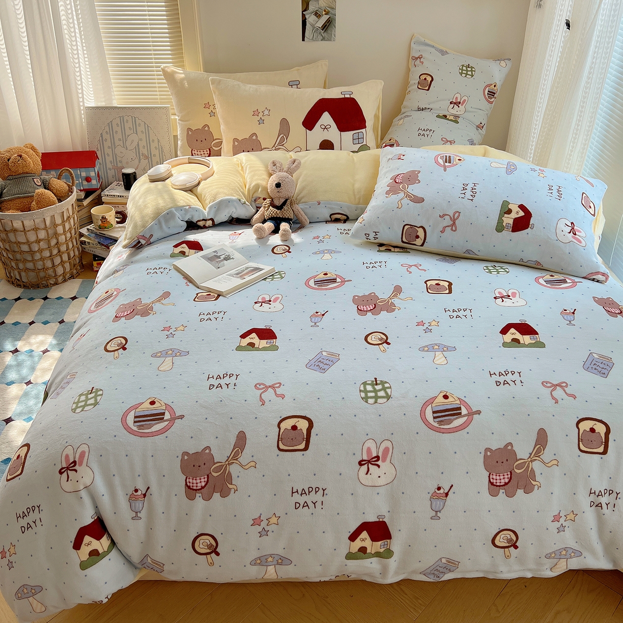 91家纺网 家纺一手货源 找家纺 桃子家居 2025新款A类ins数码印花枕混搭小清新少女卡通猫咪加厚牛奶系列四件套 绒-混搭幸运园