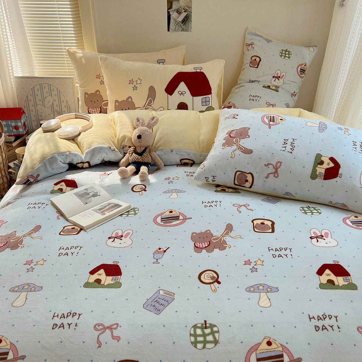 91家纺网 家纺一手货源 找家纺 桃子家居 2025新款A类ins数码印花枕混搭小清新少女卡通猫咪加厚牛奶系列四件套 绒-混搭幸运园