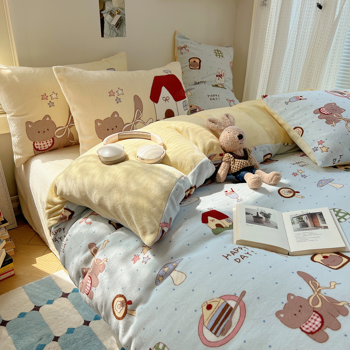 91家纺网 家纺一手货源 找家纺 桃子家居 2025新款A类ins数码印花枕混搭小清新少女卡通猫咪加厚牛奶系列四件套 绒-混搭幸运园