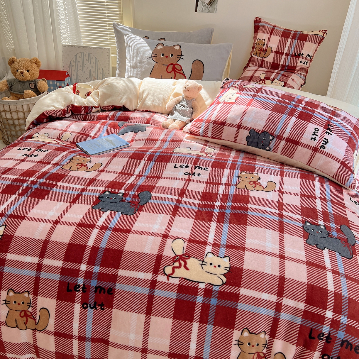 91家纺网 家纺一手货源 找家纺 桃子家居 2025新款A类ins数码印花枕混搭小清新少女卡通猫咪加厚牛奶系列四件套 绒-混搭元气猫