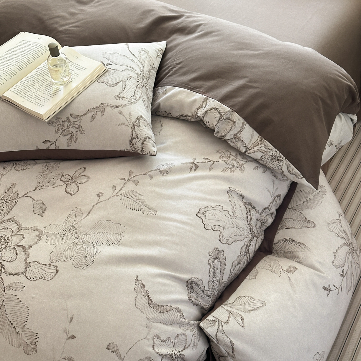 91家纺网 家纺一手货源 找家纺 小叮当家纺仓储工厂店 2025新款数码印花全棉纯棉磨毛四件套 镜花水月