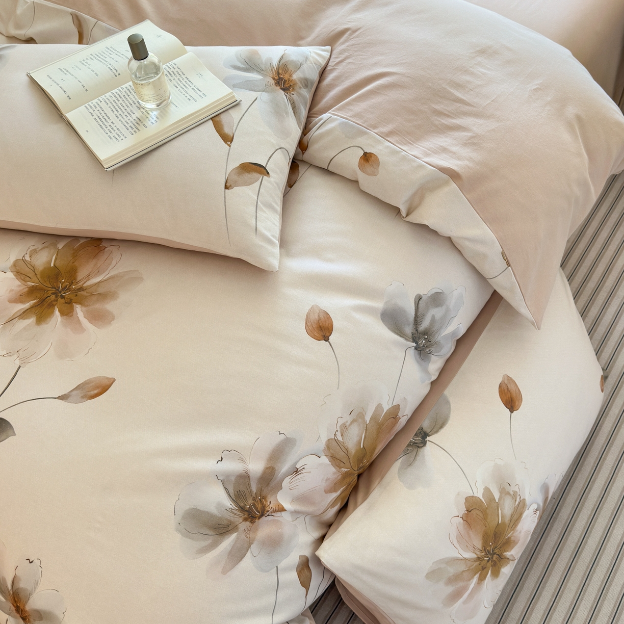 91家纺网 家纺一手货源 找家纺 小叮当家纺仓储工厂店 2025新款数码印花全棉纯棉磨毛四件套 路过芳华