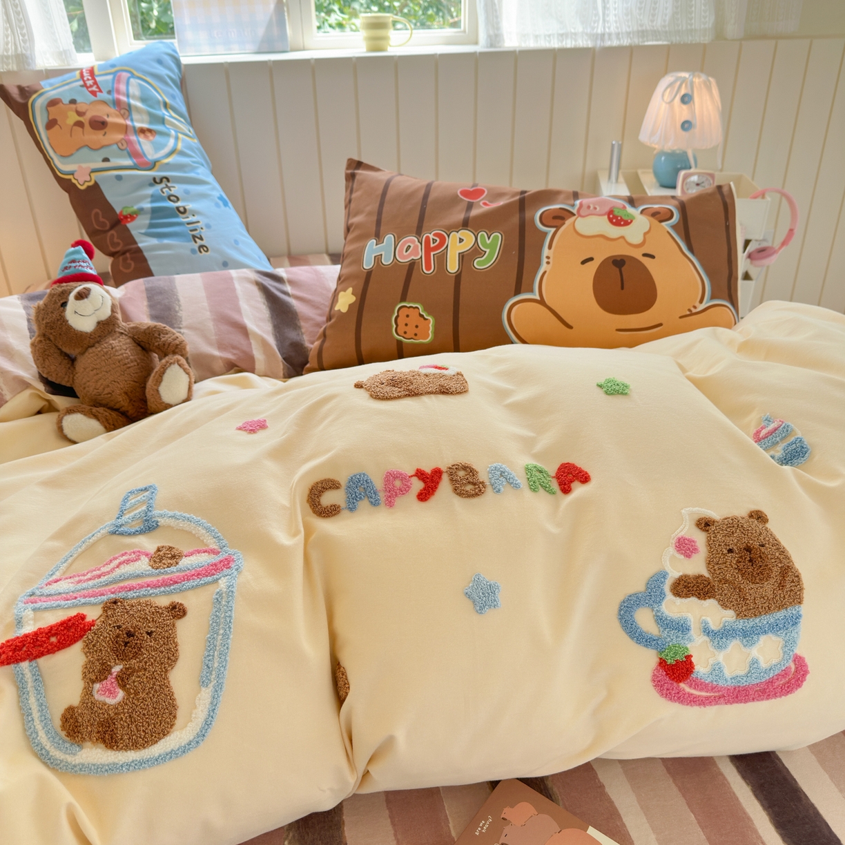 91家纺网 家纺一手货源 找家纺 小叮当家纺仓储工厂店 2025新款数码印花全棉纯棉磨毛毛巾绣四件套 卡皮巴拉-奶咖