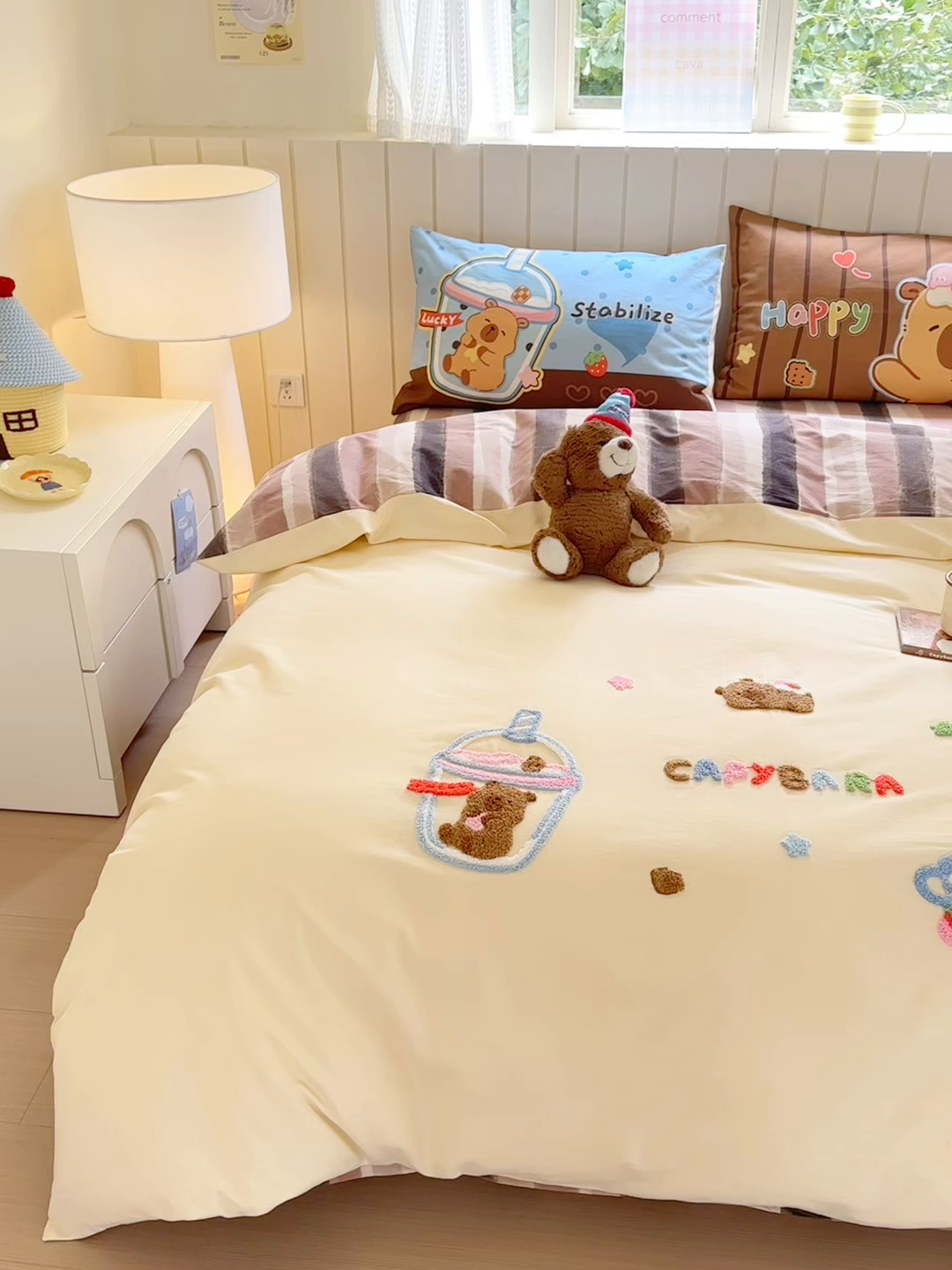 91家纺网 家纺一手货源 找家纺 小叮当家纺仓储工厂店 2025新款数码印花全棉纯棉磨毛毛巾绣四件套 卡皮巴拉-奶咖