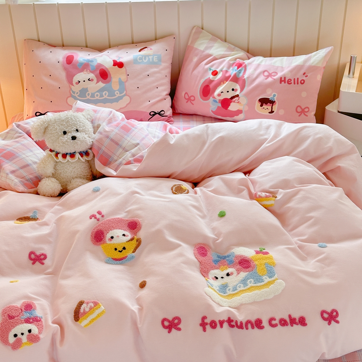 91家纺网 家纺一手货源 找家纺 小叮当家纺仓储工厂店 2025新款数码印花全棉纯棉磨毛毛巾绣四件套 幸运蛋糕