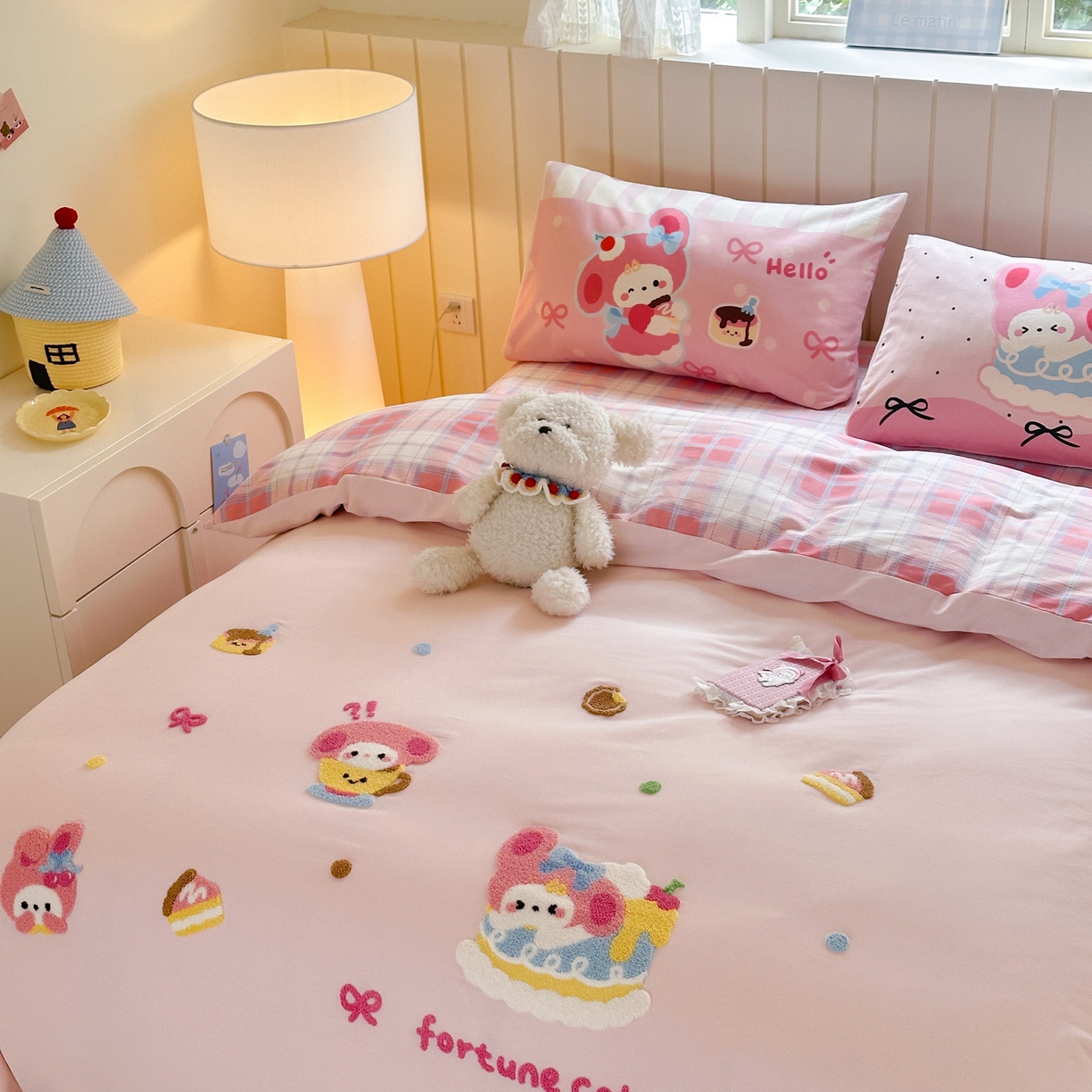 91家纺网 家纺一手货源 找家纺 小叮当家纺仓储工厂店 2025新款数码印花全棉纯棉磨毛毛巾绣四件套 幸运蛋糕