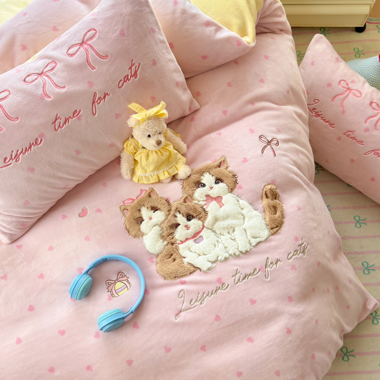 小叮当家纺仓储工厂店 2025新款牛奶绒毛巾绣贴布绣牛奶绒四件套 萌萌猫