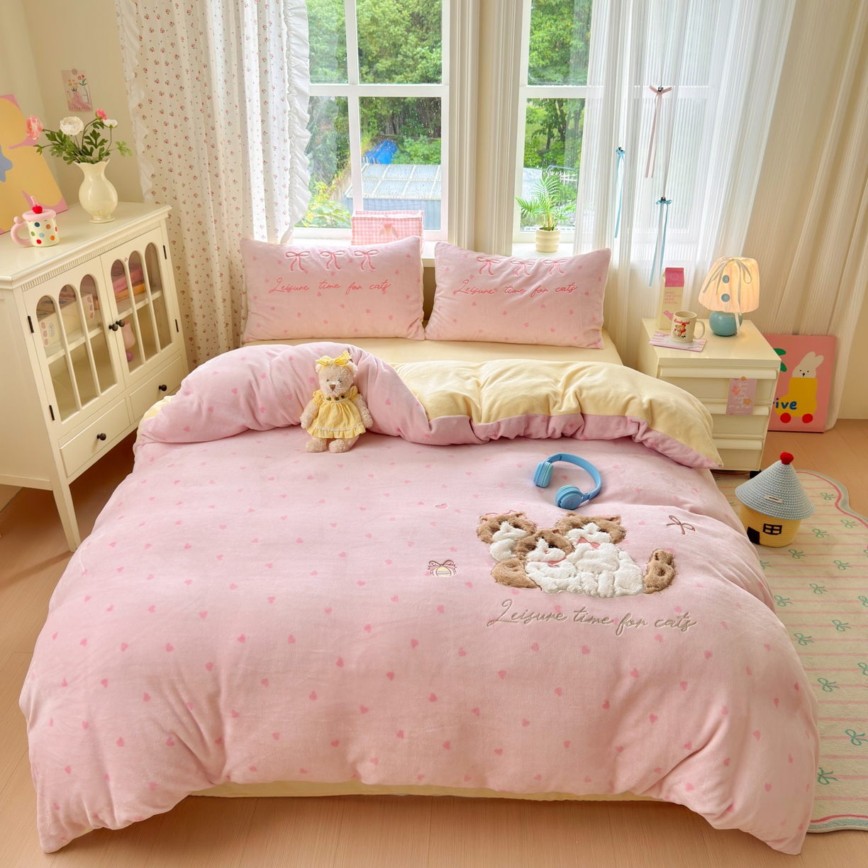 91家纺网 家纺一手货源 找家纺 小叮当家纺仓储工厂店 2025新款牛奶绒毛巾绣贴布绣牛奶绒四件套 萌萌猫